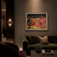 Tahitian women — Boutique Hotel